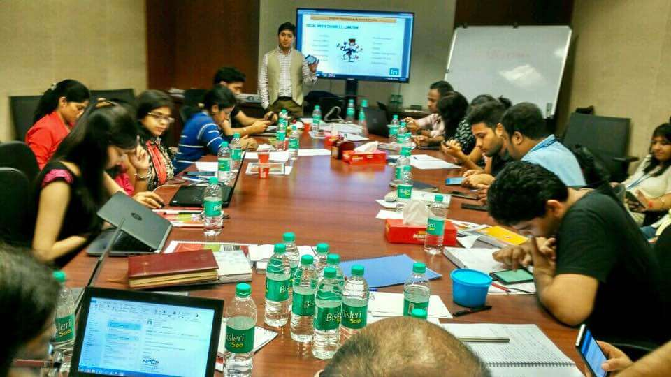 Nitin Raghani leading a corporate social media marketing training session