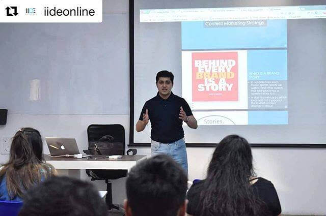 Nitin Raghani delivering a content marketing strategy session at IIDE